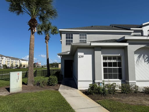 Frente del townhome, unidad 2019
